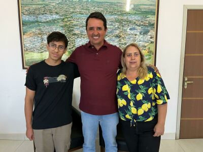 Imagem da notícia Prefeito Rodrigo recebe estudante cassilandense que representará o Brasil em Olimpíada Latino-Americana de Astronomia